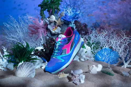 COSTS 携手 Diadora 推出全新 V7000「珊瑚」联名鞋款