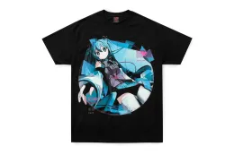GEEKS RULE 将 Aiobahn 话题作品《DIVA》化为 Hatsune Miku 三方联乘 T-Shirt