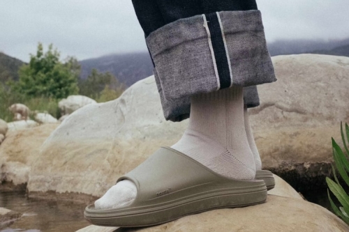 norda 推出品牌首款休闲拖鞋「008」