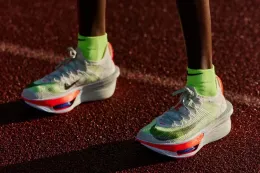 新一代顶级竞速跑鞋 Nike Alphafly 4 正式发布
