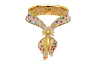 Jacob & Co. 为 G-DRAGON 量身打造 209 卡「Bandana Royale」鎏金项圈