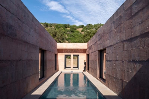 粉红混凝土 X 几何诗意：走进智利 Pezo von Ellrichshausen 的 Lima House