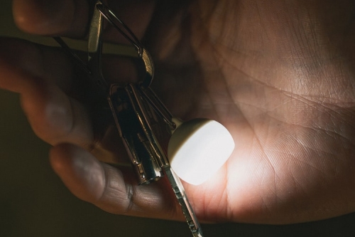 Snow Peak 推出仅 US$15 的超强迷你营灯 Micro Hozuki