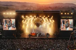 FORWARDS Festival 于 Bristol 庆祝 5 周年，呈现跨越曲风界限的音乐