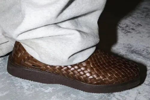 Supreme × Yuketen 三色 Hand‑Woven Leo 联名版本鞋款正式登场