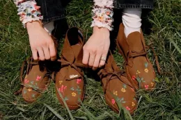 MASU 联手 Clarks 打造手绘花卉 Desert Boot 沙漠靴