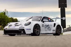 Daniel Arsham 打造 Porsche 992 GT3 Cup 赛事用车款独特涂装