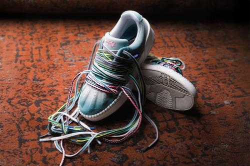 Kyrie Irving × ANTA Hélà Style「Roots」再推两款全新配色鞋款