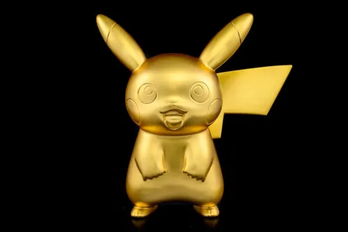 等身大 Pikachu 以 200 张金箔打造