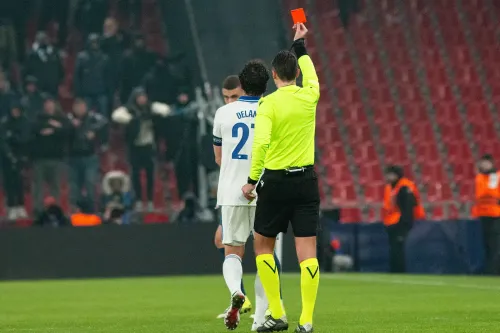 FIFA、IFAB 确认：球员争执时遮嘴说话或即食红牌