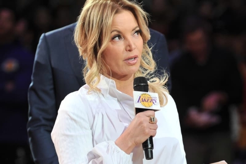 Buss 家族将以 $100 亿美元出售 Los Angeles Lakers 大部分股权