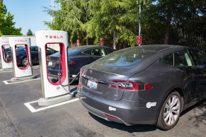 特斯拉 Tesla 专利曝光：拖车挂载双电池「续航增程」系统详情