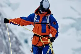 MAMMUT 与 BEAMS 携手复刻经典极地攀山外套「Serac Extreme Jacket」