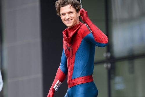 《Spider-Man: Brand New Day》开拍首日花絮发布，Tom Holland 全套战衣率先亮相