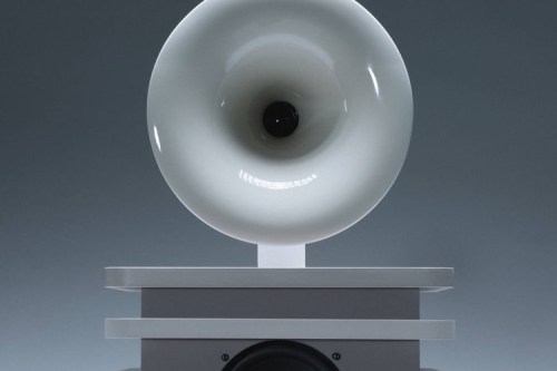 Silence Please × Kouros Maghsoudi Brutalist「Hum Speaker」极简声学雕塑登场