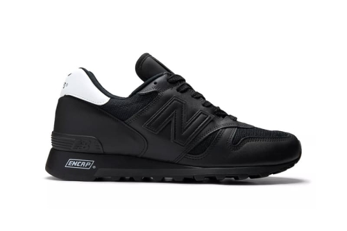 WTAPS 以战术全黑风格重塑 New Balance 1300 鞋款