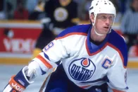 Wayne Gretzky 1988 Stanley Cup 战袍拍出 280 万美元，改写冰球纪念品天价纪录