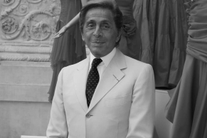 传奇高级定制大师 Valentino Garavani 去世,享年 93 岁