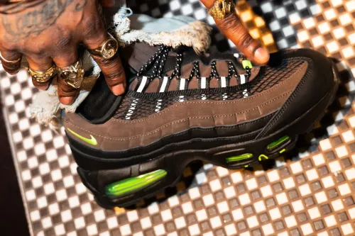 近赏 Aya Brown × Nike Air Max 95 F&F 限定联名鞋款