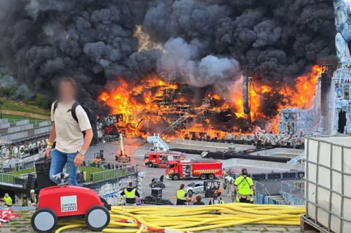 Tomorrowland 2025 主舞台于开幕前夕突遭大火吞噬