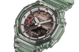 Coca-Cola × G-SHOCK 全新联乘表款：向经典曲线玻璃瓶致敬