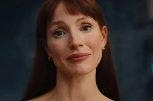 Jessica Chastain 一人分饰两角演出 Blumhouse 惊栗新片《Other Mommy》预告