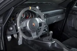 保时捷 Porsche 为混能车申请设有实体离合器踏板及 H 型排档杆的双离合器变速箱专利