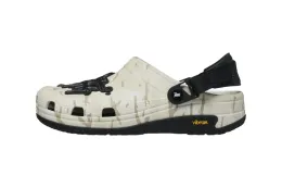 Patta × Crocs 为 Classic EXP Clog「Almost White」及「Black」配色升级 Vibram 鞋底