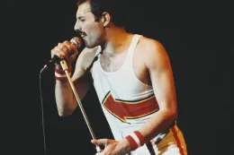 Freddie Mercury 标志性舞台服装将於伦敦 V&A 博物馆展出