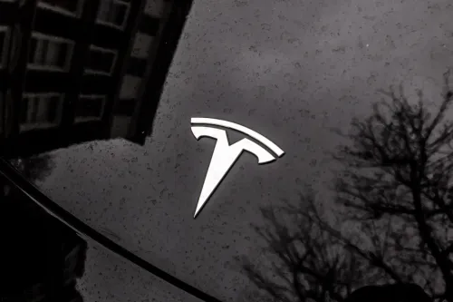 特斯拉 Tesla 在 10 月 1 日发表前重启 Roadster 预订，订金为 50,000 美元