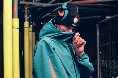 Palace Skateboards 与 Nike 联手推出 Manor Place FC 系列