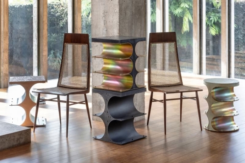 Lucas Simões 全新「Colendra」家具系列：把巴西现代主义雕塑语汇搬进客厅