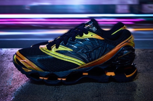 Mizuno 发布 WAVE PROPHECY LS「Midnight Velocity」夜行配色套装