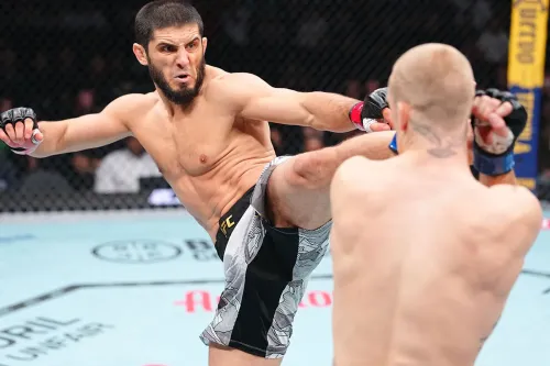Islam Makhachev 于 UFC 330 击败 Ian Machado Garry，取得 UFC 第 17 场连胜