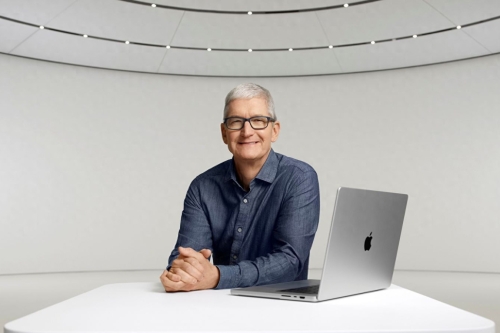 Tim Cook 蒂姆·库克担任苹果 Apple CEO 的时间已经比 Steve Jobs 史蒂夫·乔布斯更长