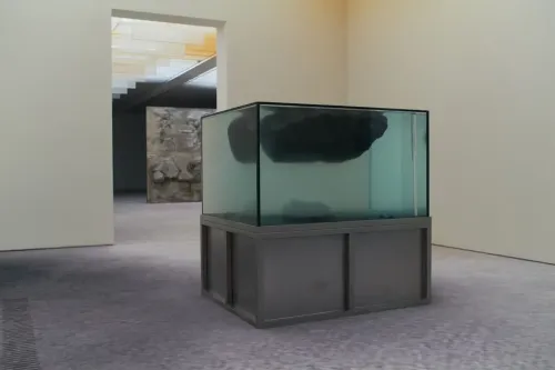Pierre Huyghe 把 Fondation Beyeler 变成他的怪物迷宫
