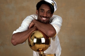 Kobe Bryant 生涯首枚 NBA 冠军戒指以 $92 万美元落槌拍卖