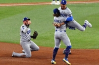 洛杉矶道奇 Los Angeles Dodgers 完成世界大赛二连霸！