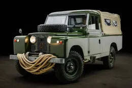 Daniel Craig 与 Rachel Weisz 曾拥有的罕见 1959 年 Land Rover 109 Series II Pickup 现正拍卖