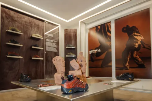 率先预览 MERRELL 1TRL 2027 春夏系列全新鞋履矩阵