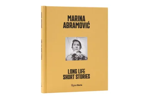 Marina Abramović 将八十年人生化为《Long Life, Short Stories》