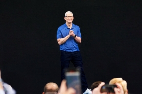 苹果公司 CEO Tim Cook 斥资近 300 万美元增持 Nike 耐克股票