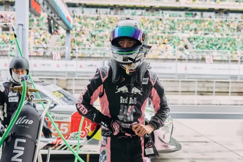 赛车手王一博获得上海 8 小时耐力赛 GT3 SA 组别冠军
