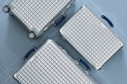 RIMOWA 经典回归：1969 档案复刻 Classic Aluminium Grid 铝铠格纹系列
