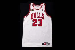 Michael Jordan 1998 年 NBA 总决赛第 3 场球衣以破纪录 1,226 万美元天价成交