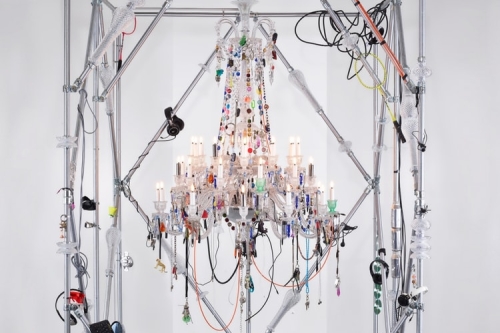 Baccarat × Harry Nuriev 全新 Zénith 吊灯：把日常小物变成发光艺术