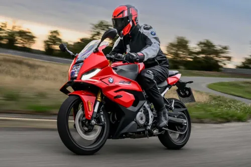 BMW 正式发布具备超级电单车空气动力学之入门级跑车 F 450 RR