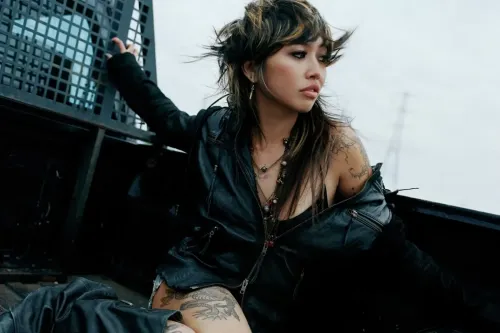 beabadoobee 推出 90 年代 Emo-Grunge 风格单曲「Switchblade」