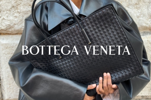 Bottega Veneta 携 Juergen Teller 发布 2026 夏季大片
