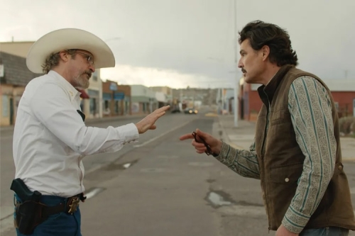 Ari Aster 执导、Joaquin Phoenix 与 Pedro Pascal 主演 A24 新作《Eddington》最新预告发布